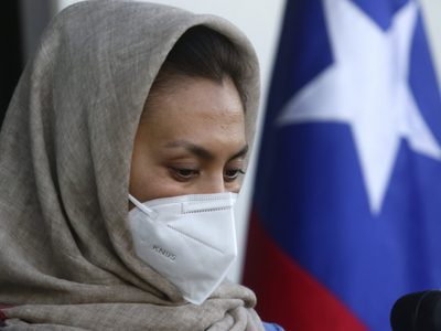 "Por fin puede dormir tranquila": llegó a Chile la primera refugiada afgana