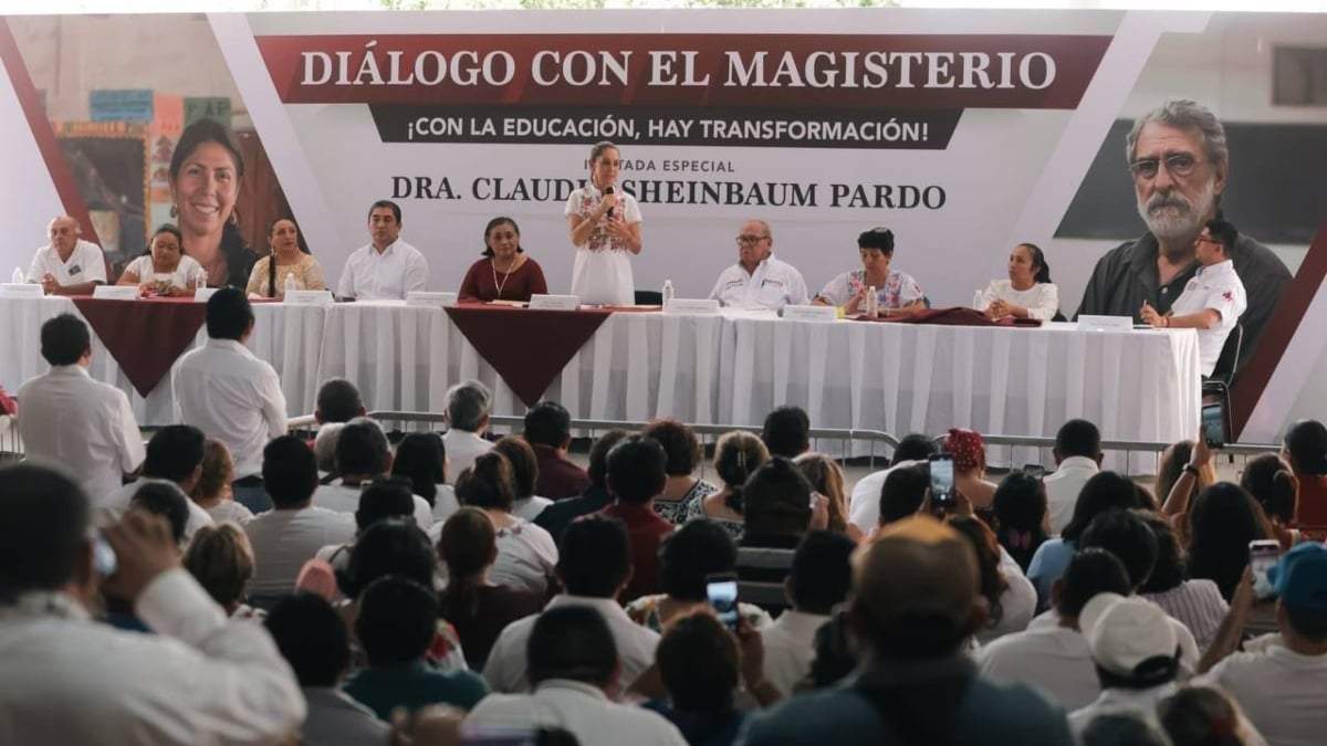 Claudia Sheinbaum con maestros