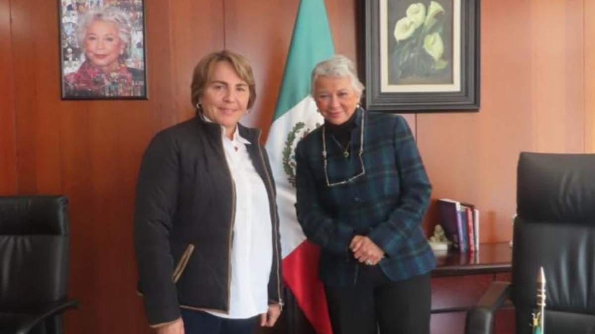 Laura Beristain con Olga Sánchez Cordero