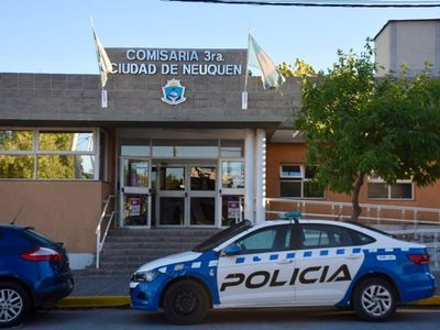 Tensión, destrozos, fuego y traslados de detenidos en la Comisaría Tercera