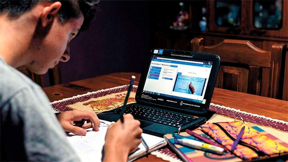 Orientación vocacional de PAE. Fuente: (Twitter)