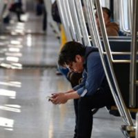 Sorprenden a cuatro hombres en acto íntimo dentro del Metro CDMX