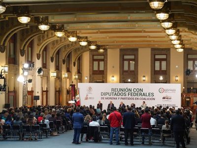 AMLO agradece a diputados de Morena, PT y PVEM por aprobar sus reformas