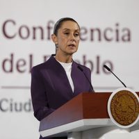 México pospone represalia arancelaria a EU; Sheinbaum convoca a mitin el domingo