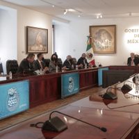 AMLO anuncia acuerdo para concretar su plan de telefonía móvil en todo el país