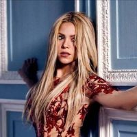 ¡Cuidado cardíacos! Shakira fue traicionada por su prenda al levantar su pierna y se le vio ¿TODO?