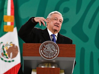En su primera reunión con el gabinete legal y ampliado, AMLO insiste en extinguir INAI e IFT