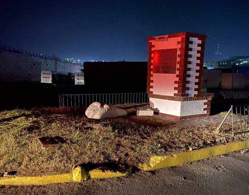 La cabeza de la estatua fue cortada