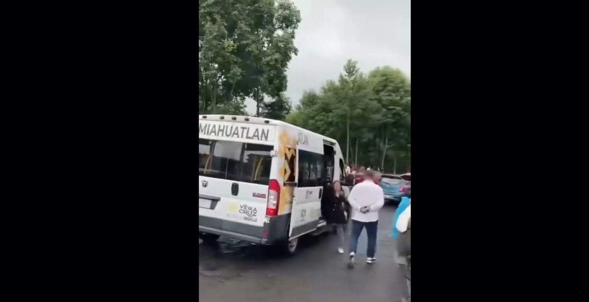 La camioneta del DIF de Miahuatlán utilizada para el acarreo