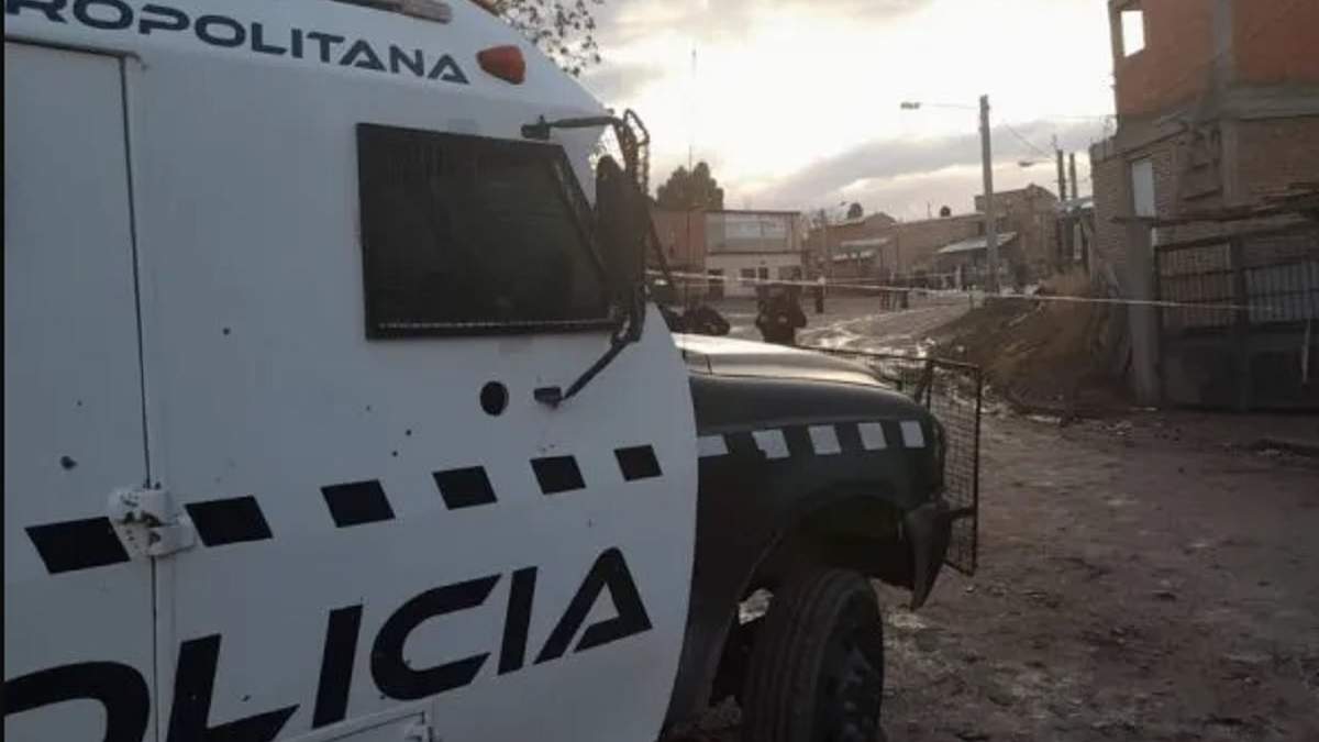 Un policía herido en Villa Ceferino. Fuente: (Rigo Castaño)