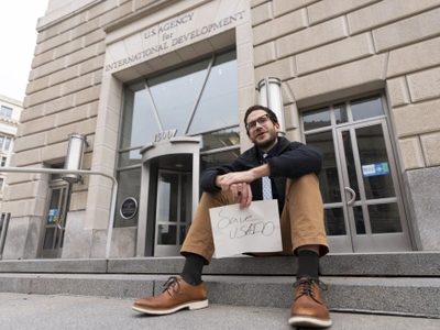 Bloquean sede de USAID en Washington tras acuerdo de Trump y Musk para cerrarla