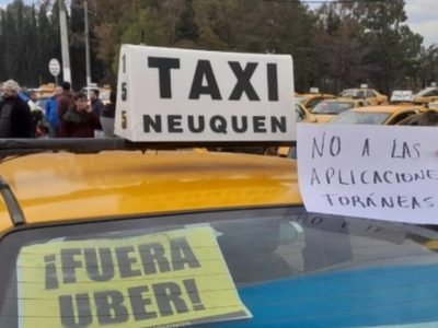 Taxistas en alerta por el avance de una ordenanza que habilitaría a Uber y Cabify en la ciudad