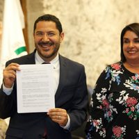 Dan revés a Monreal: ordenan reponer elección de presidente del Senado