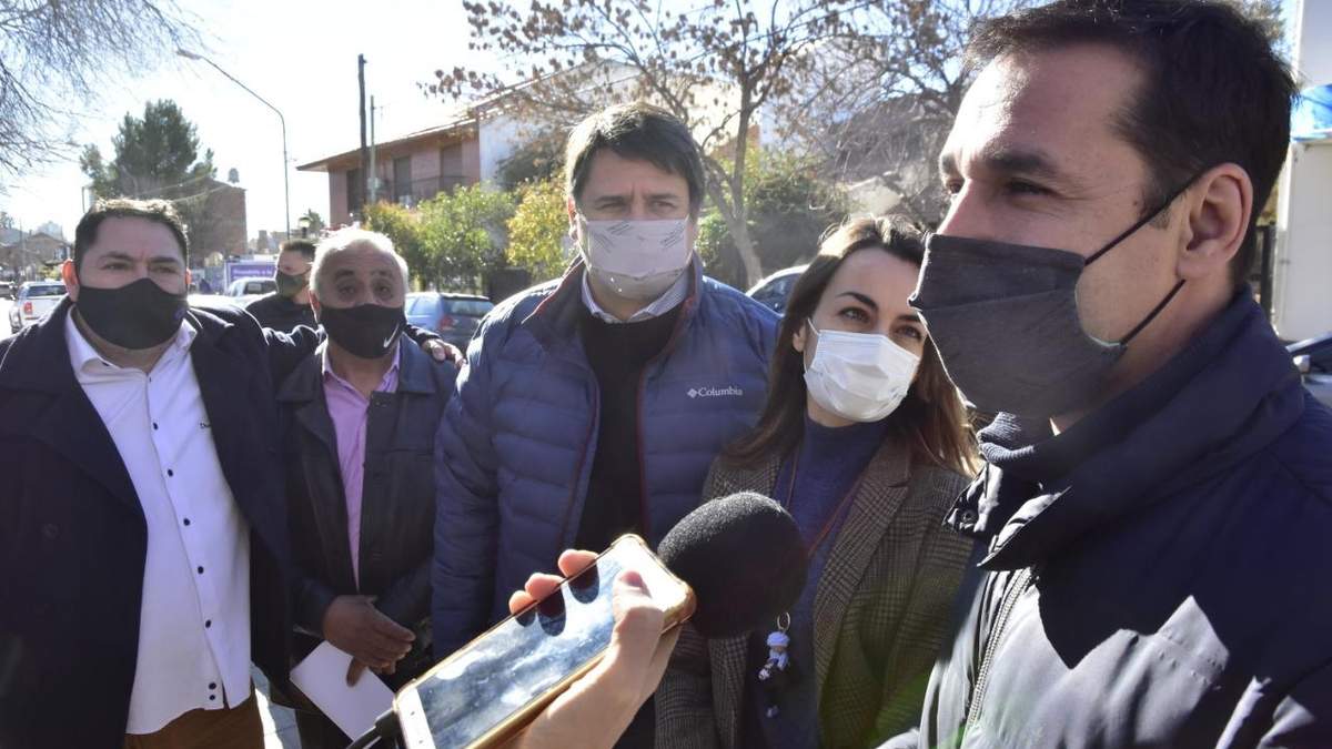Claudio Domínguez dialoga con la prensa. Fuente: (Twitter)