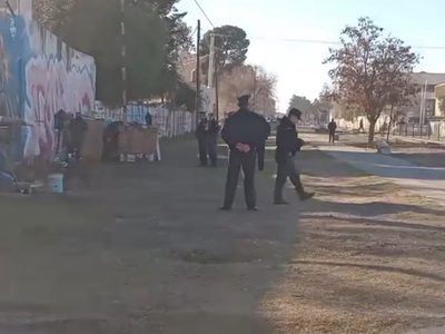 Desalojaron un nuevo grupo de personas en situación de calle en pleno centro de Neuquén
