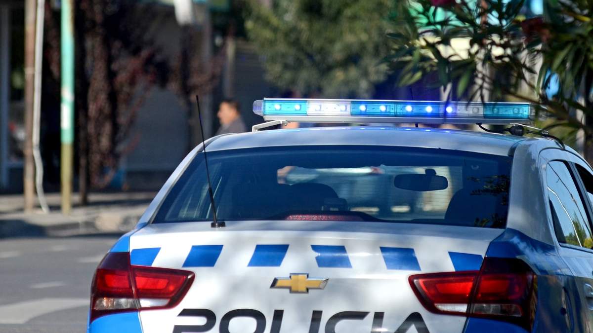Policía de Neuquén Capital trabajó en el barrio Villa Ceferino. Fuente: (Twitter)