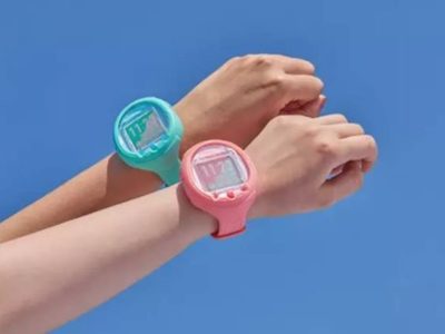 Tamagotchi es ahora reloj inteligente con pantalla y micro para interactuar con la mascota virtual
