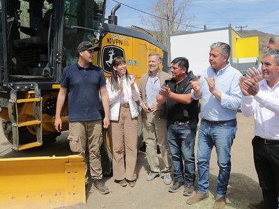 Figueroa entregó equipamiento vial y anunció la construcción de un gimnasio en Coyuco Cochico