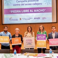 “Piedra libre al macho”: la nueva campaña contra el acoso callejero lanzada en Neuquén capital