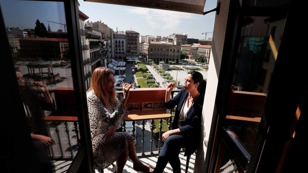 Abren terrazas en los balcones de un hotel. Fuente: (Instagram)