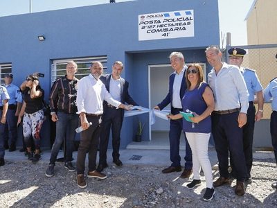 Rolando Figueroa inauguró la posta policial en el barrio 127 Hectáreas