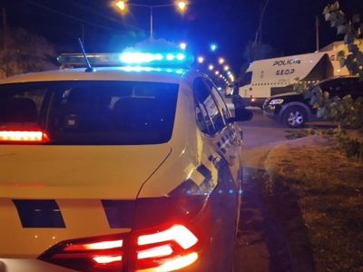 Un hombre se tiró de un auto en movimiento en plena huída de la Policía