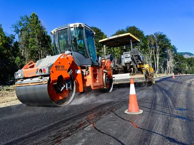 La pavimentación de la Ruta Provincial 65 supera el 50% y avanza el tramo hacia Villa Traful