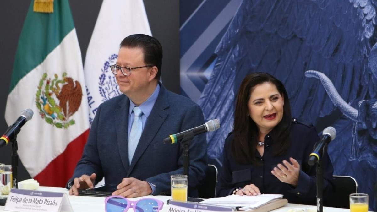 Los magistrados Felipe de la Mata Pizaña y Mónica Aralí Soto Fregoso