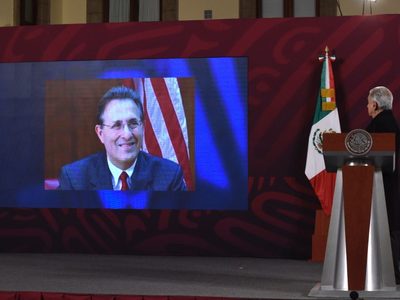 AMLO cuestionó el testimonio del exembajador de EU en México durante el juicio a García Luna