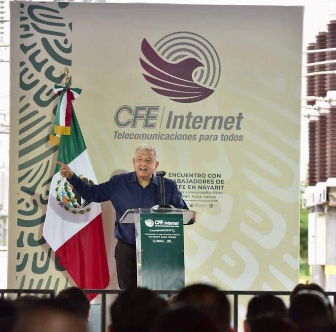 AMLO promete que evitará que se privatice la CFE
