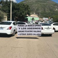 Transportistas bloquean de nuevo accesos a Tlapa para exigir la salida de la guardia comunitaria