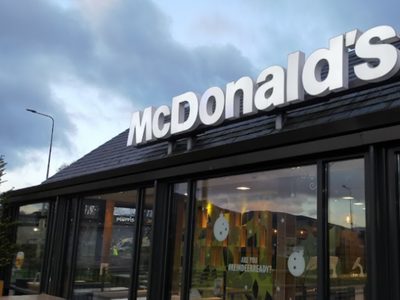 Empleadas de McDonald’s denuncian acoso sexual, hostigamiento y racismo