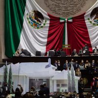 Panistas colocan réplica de la “casa gris” en la Cámara de Diputados