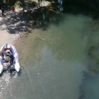 Rescatistas no bajan los brazos y continúan con los rastrillajes en el río Limay buscando a Jésica