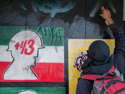 Encapuchados causan destrozos durante la marcha por Ayotzinapa (Videos)