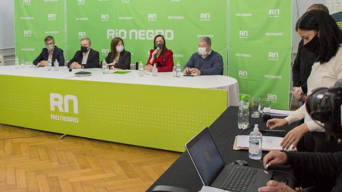 Autoridades provinciales en conferencia de prensa. Fuente: (Twitter)