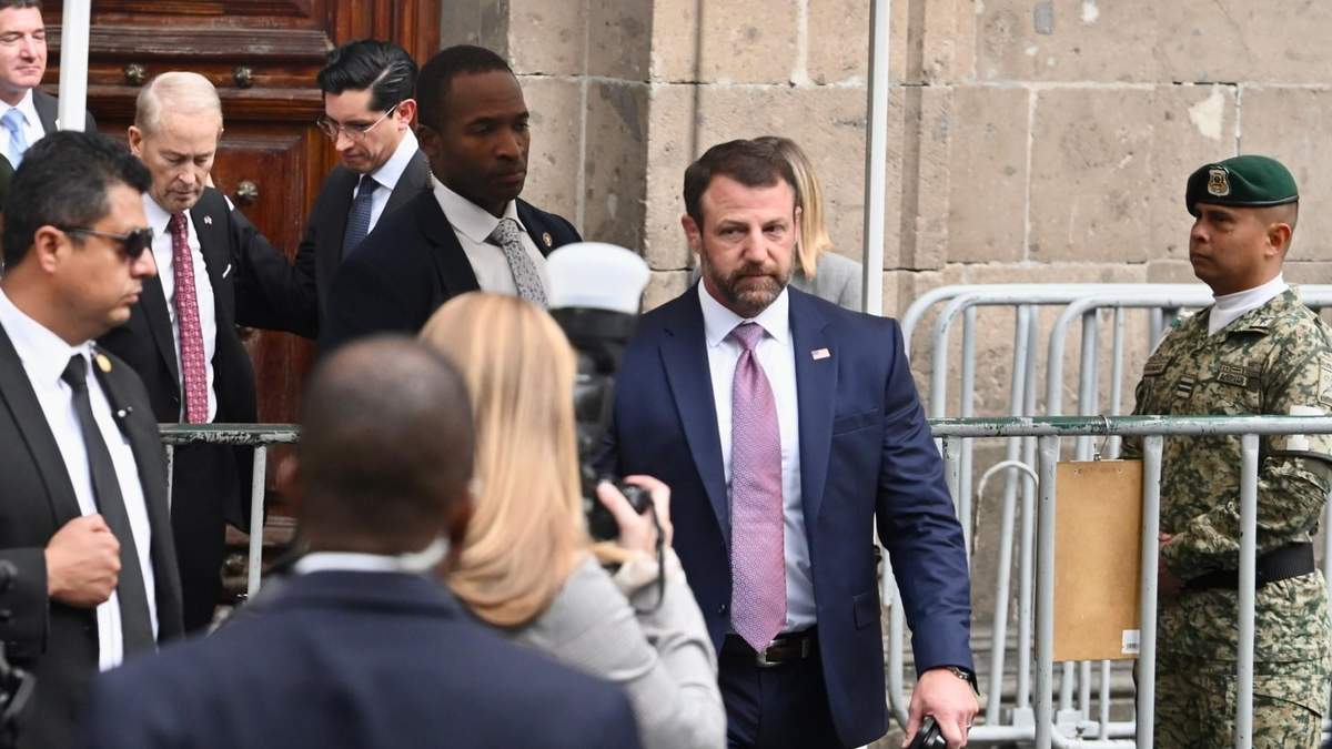 Markwayne Mullin a su salida de Palacio Nacional