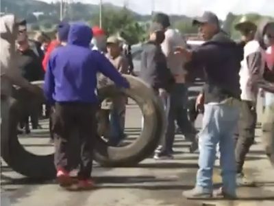 Bloqueo intermitente en la México-Cuernavaca contra cobros excesivos y cortes de la CFE