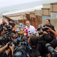 Ebrard: el muro que nos separa de EU también caerá