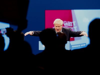 Acusan a Boris Johnson de corrupción y acoso sexual
