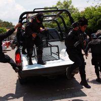 Más de 500 policías de Guerrero fungen como escoltas de políticos y narcos