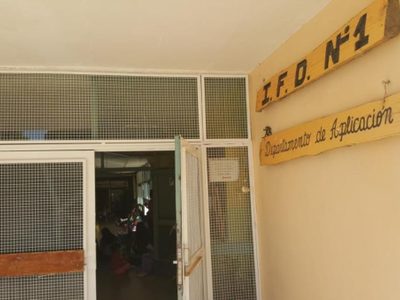 Una escuela de Cutral Co suspendió las clases por la caída del cielo raso de un baño