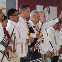 Se vende, se renta o se rifa, pero yo no me voy a subir al avión presidencial, insiste AMLO en Oaxaca