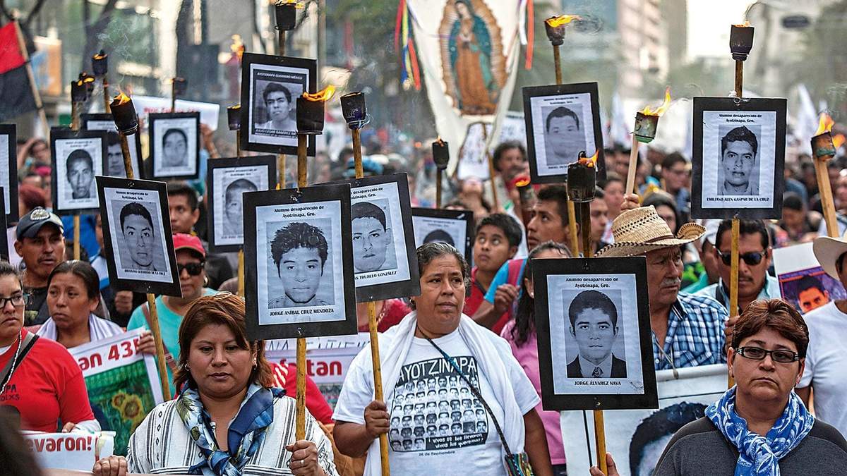 Protesta por la desaparición de los normalistas de Ayotzinapa