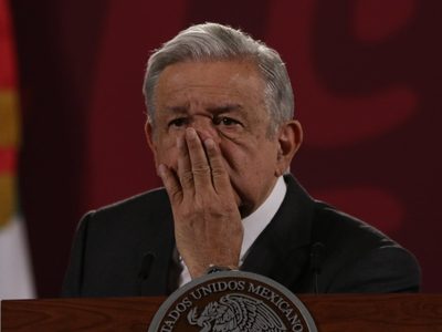 Ante eventual recesión de EU, AMLO no tendría plan ni abandonaría "nacionalismo": Bloomberg