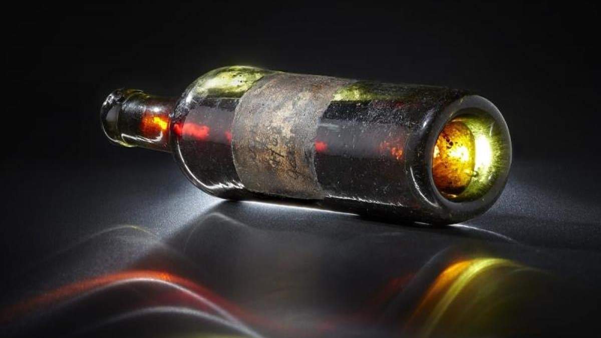 Subastan cognac antiguo. Fuente: (Twitter)