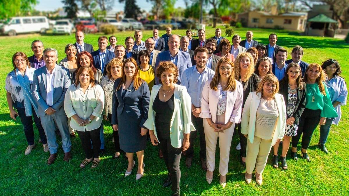 Río Negro: gabinete de Arabela Carreras. Fuente: (Instagram)