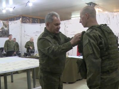 El ministro de Defensa ruso visita por primera vez a las tropas en el este de Ucrania