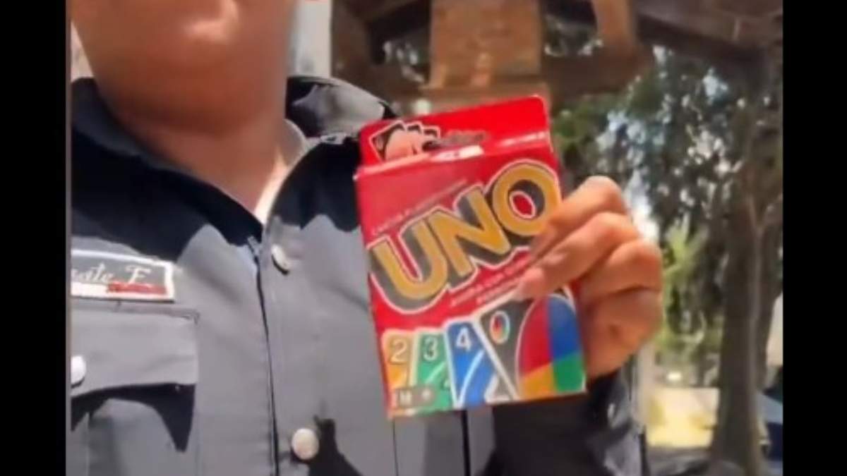 Policías de Toluca trataron de arrestar a tres jóvenes que jugaban "UNO"