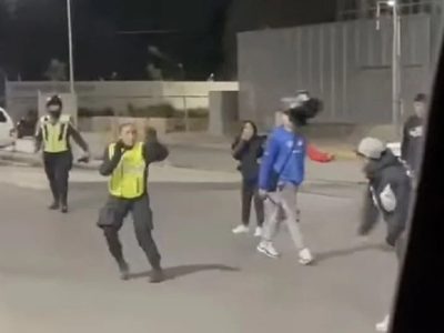 El motoquero adolescente que agredió a una inspectora de Tránsito deberá pagar un multa de 12 millones